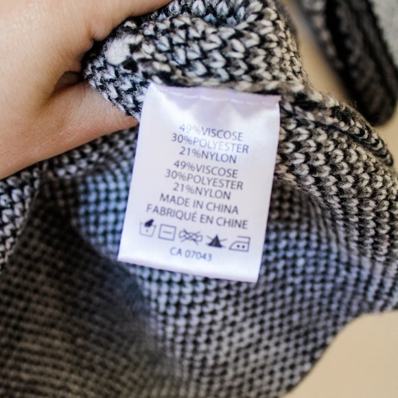 BELLDINI black and white mock neck sweater - Picture 5 of 5